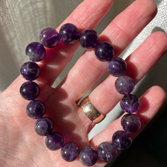 Amethyst polished round crystal gemstone bead bracelet - Picture 1 of 5